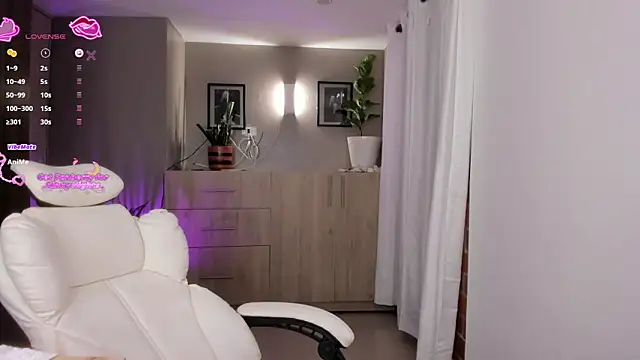 Niicoleta online show from April 9, 2026, 6:19 am