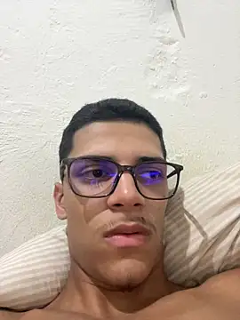 Snapshot of Naka300 chatting on February 14, 2025, 2:28 am Naka300 online show from February 14, 2025, 2:28 am