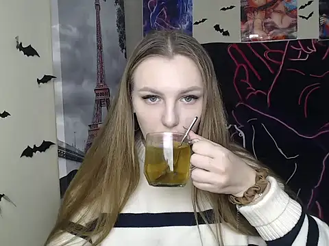 Snapshot of _AlMamiyy_ chatting on November 4, 2025, 7:45 am AlMamiyy online show from November 4, 2025, 7:45 am