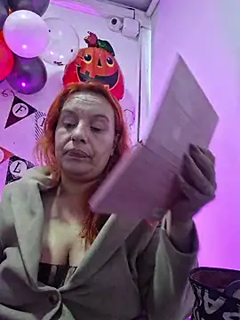 Snapshot of RoxieJackson chatting on October 23, 2025, 11:42 am RoxieJackson online show from October 23, 2025, 11:42 am