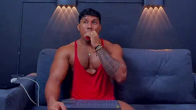 Snapshot of CallumMuscle chatting on February 7, 2025, 4:37 am CallumMuscle online show from February 7, 2025, 4:37 am