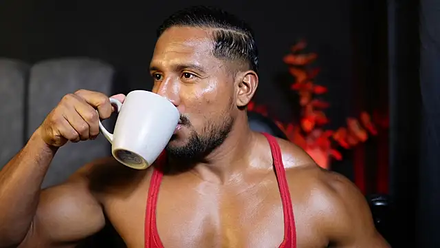 Snapshot of CallumMuscle chatting on November 20, 2025, 1:50 am CallumMuscle online show from November 20, 2025, 1:50 am