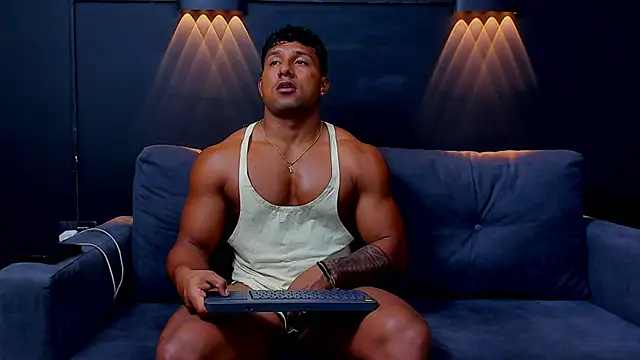 Snapshot of CallumMuscle chatting on February 14, 2025, 3:33 am CallumMuscle online show from February 14, 2025, 3:33 am