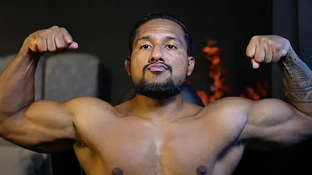 Snapshot of CallumMuscle chatting on November 3, 2025, 10:02 pm CallumMuscle online show from November 3, 2025, 10:02 pm