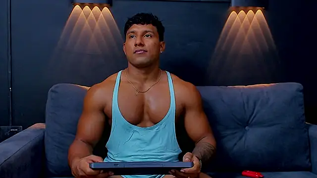 Snapshot of CallumMuscle chatting on February 5, 2025, 2:51 am CallumMuscle online show from February 5, 2025, 2:51 am