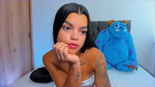 Snapshot of mia_world_ chatting on October 19, 2025, 5:48 pm mia world  online show from October 19, 2025, 5:48 pm