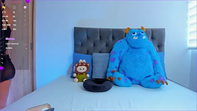 Snapshot of mia_world_ chatting on September 30, 2025, 4:35 pm mia world  online show from September 30, 2025, 4:35 pm