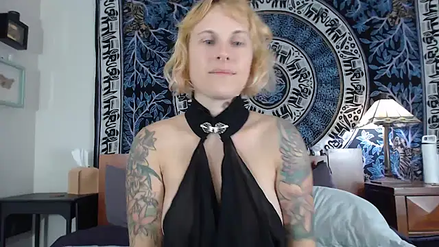 Cutikatxoxo online show from October 18, 2025, 1:40 am