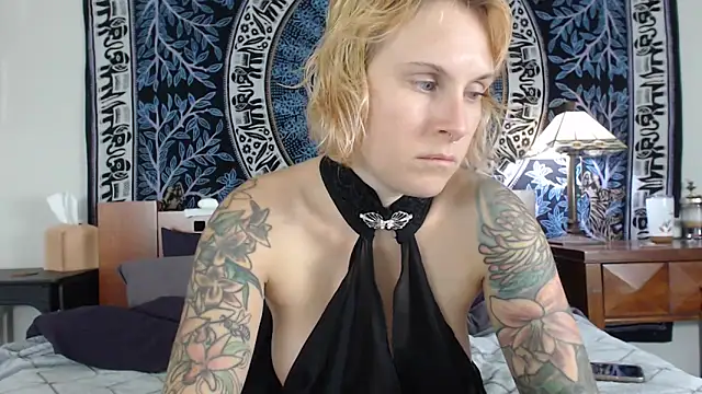 Cutikatxoxo online show from October 21, 2025, 1:38 am