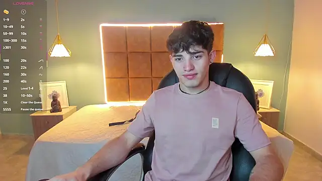 Snapshot of AlejooTwink chatting on October 24, 2025, 12:53 am AlejooTwink online show from October 24, 2025, 12:53 am