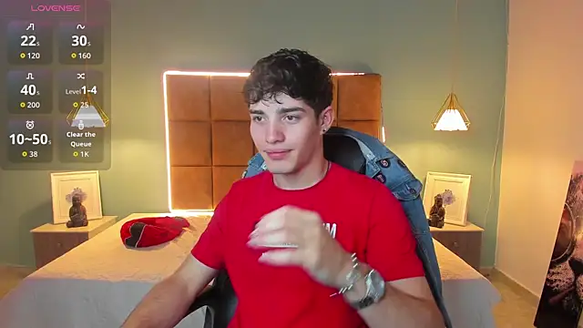 Snapshot of AlejooTwink chatting on October 31, 2025, 1:24 am AlejooTwink online show from October 31, 2025, 1:24 am