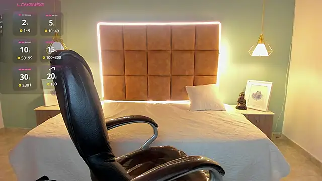 Snapshot of AlejooTwink chatting on November 20, 2025, 2:45 am AlejooTwink online show from November 20, 2025, 2:45 am