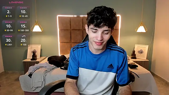 AlejooTwink online show from April 15, 2026, 4:07 am