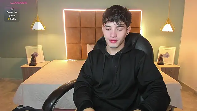 Snapshot of AlejooTwink chatting on November 29, 2025, 2:34 am AlejooTwink online show from November 29, 2025, 2:34 am