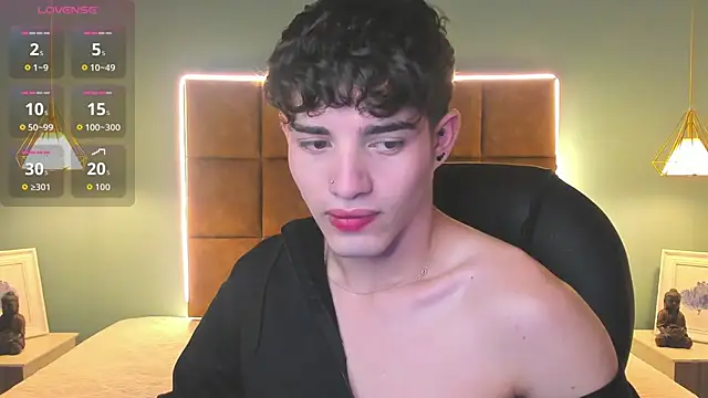 Snapshot of AlejooTwink chatting on December 1, 2025, 3:51 am AlejooTwink online show from December 1, 2025, 3:51 am