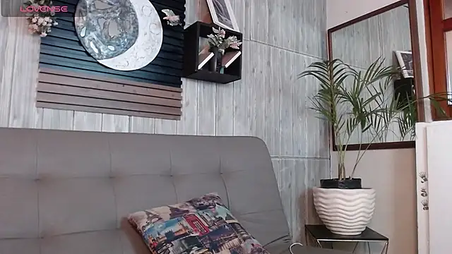 Layla 707 online show from November 29, 2025, 10:10 pm