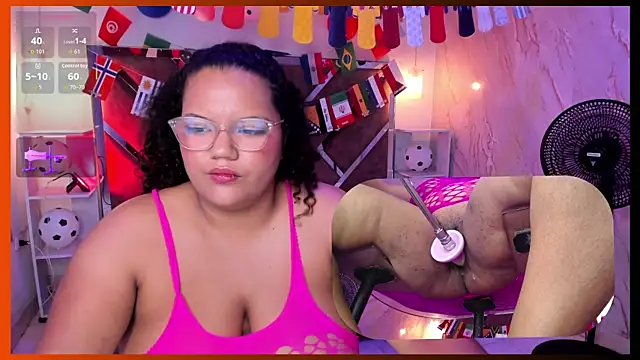 Snapshot of MhiaRey chatting on July 2, 2026, 1:28 pm MhiaRey online show from July 2, 2026, 1:28 pm