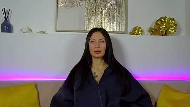 AlexandraBloom online show from November 19, 2025, 6:19 pm