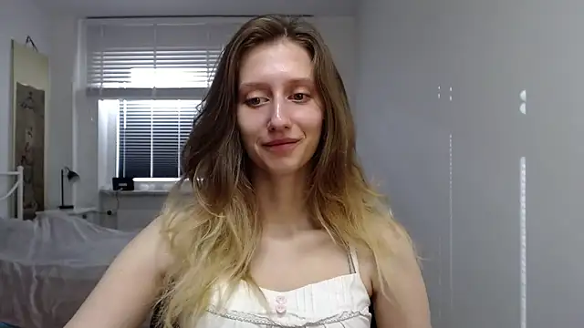 Snapshot of LUNA_delight chatting on September 19, 2025, 5:44 am LUNA delight online show from September 19, 2025, 5:44 am