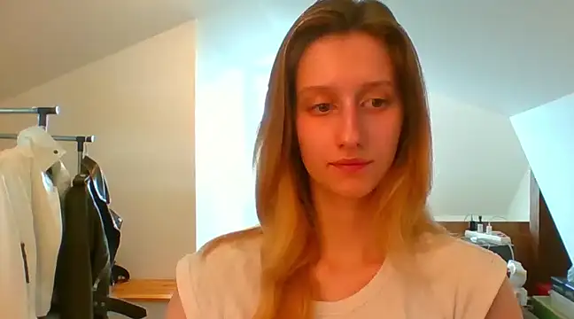 Snapshot of LUNA_delight chatting on February 21, 2025, 10:50 am LUNA delight online show from February 21, 2025, 10:50 am