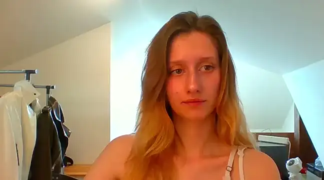 Snapshot of LUNA_delight chatting on February 25, 2025, 10:48 am LUNA delight online show from February 25, 2025, 10:48 am