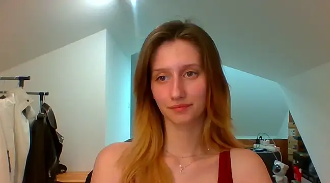 Snapshot of LUNA_delight chatting on February 5, 2025, 5:42 pm LUNA delight online show from February 5, 2025, 5:42 pm