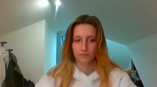 Snapshot of LUNA_delight chatting on January 8, 2025, 2:46 pm LUNA delight online show from January 8, 2025, 2:46 pm