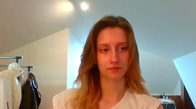 Snapshot of LUNA_delight chatting on February 21, 2025, 7:45 am LUNA delight online show from February 21, 2025, 7:45 am