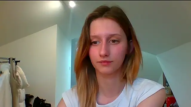 Snapshot of LUNA_delight chatting on December 30, 2024, 8:54 am LUNA delight online show from December 30, 2024, 8:54 am