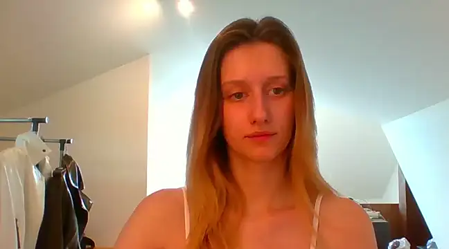 Snapshot of LUNA_delight chatting on February 28, 2025, 10:52 am LUNA delight online show from February 28, 2025, 10:52 am