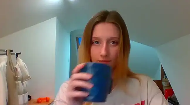 Snapshot of LUNA_delight chatting on December 23, 2024, 2:50 pm LUNA delight online show from December 23, 2024, 2:50 pm