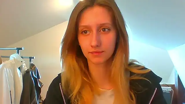 Snapshot of LUNA_delight chatting on March 19, 2025, 2:35 pm LUNA delight online show from March 19, 2025, 2:35 pm