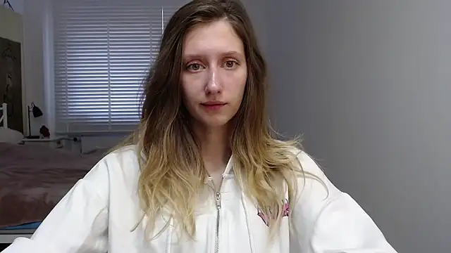 Snapshot of LUNA_delight chatting on October 6, 2025, 5:30 am LUNA delight online show from October 6, 2025, 5:30 am