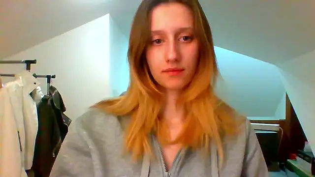 Snapshot of LUNA_delight chatting on March 17, 2025, 5:49 pm LUNA delight online show from March 17, 2025, 5:49 pm