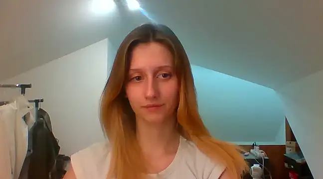 Snapshot of LUNA_delight chatting on January 15, 2025, 5:47 pm LUNA delight online show from January 15, 2025, 5:47 pm