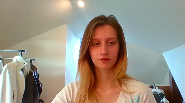 Snapshot of LUNA_delight chatting on February 19, 2025, 11:06 am LUNA delight online show from February 19, 2025, 11:06 am