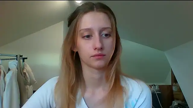 Snapshot of LUNA_delight chatting on January 3, 2025, 8:10 am LUNA delight online show from January 3, 2025, 8:10 am