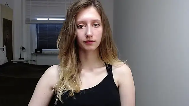 Snapshot of LUNA_delight chatting on September 22, 2025, 5:24 am LUNA delight online show from September 22, 2025, 5:24 am