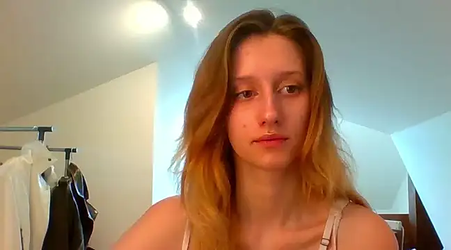 Snapshot of LUNA_delight chatting on February 25, 2025, 7:42 am LUNA delight online show from February 25, 2025, 7:42 am