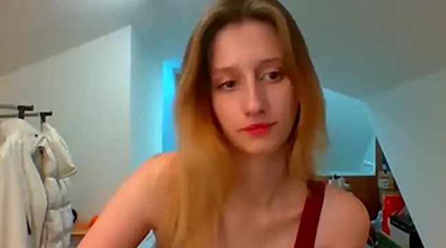 Snapshot of LUNA_delight chatting on December 18, 2024, 5:52 pm LUNA delight online show from December 18, 2024, 5:52 pm