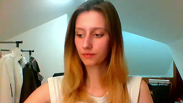 Snapshot of LUNA_delight chatting on March 19, 2025, 5:39 pm LUNA delight online show from March 19, 2025, 5:39 pm