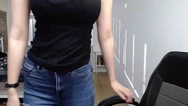 Snapshot of LUNA_delight chatting on September 9, 2025, 5:28 am LUNA delight online show from September 9, 2025, 5:28 am