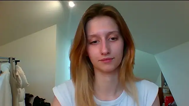 Snapshot of LUNA_delight chatting on December 30, 2024, 12:09 pm LUNA delight online show from December 30, 2024, 12:09 pm