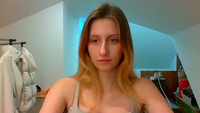 Snapshot of LUNA_delight chatting on December 20, 2024, 5:51 pm LUNA delight online show from December 20, 2024, 5:51 pm