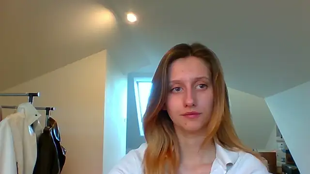 Snapshot of LUNA_delight chatting on February 14, 2025, 2:44 pm LUNA delight online show from February 14, 2025, 2:44 pm