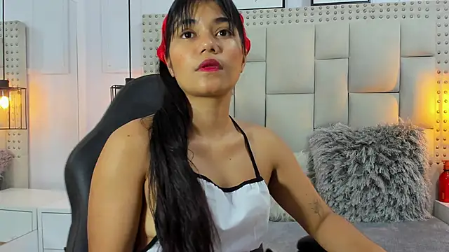 natalyclauss  online show from March 7, 2025, 10:10 pm