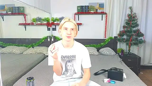 Snapshot of Ron_Vils chatting on December 15, 2025, 8:09 am Ron Vils online show from December 15, 2025, 8:09 am