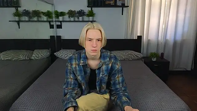 Snapshot of Ron_Vils chatting on November 30, 2025, 8:04 am Ron Vils online show from November 30, 2025, 8:04 am