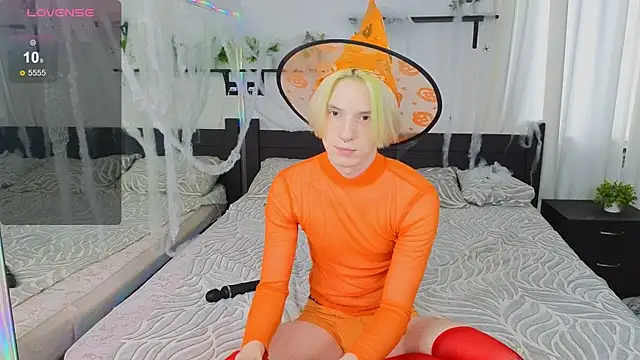 Snapshot of Ron_Vils chatting on October 31, 2025, 6:32 am Ron Vils online show from October 31, 2025, 6:32 am