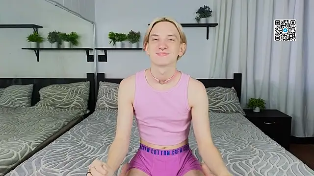 Snapshot of Ron_Vils chatting on November 4, 2025, 7:01 am Ron Vils online show from November 4, 2025, 7:01 am